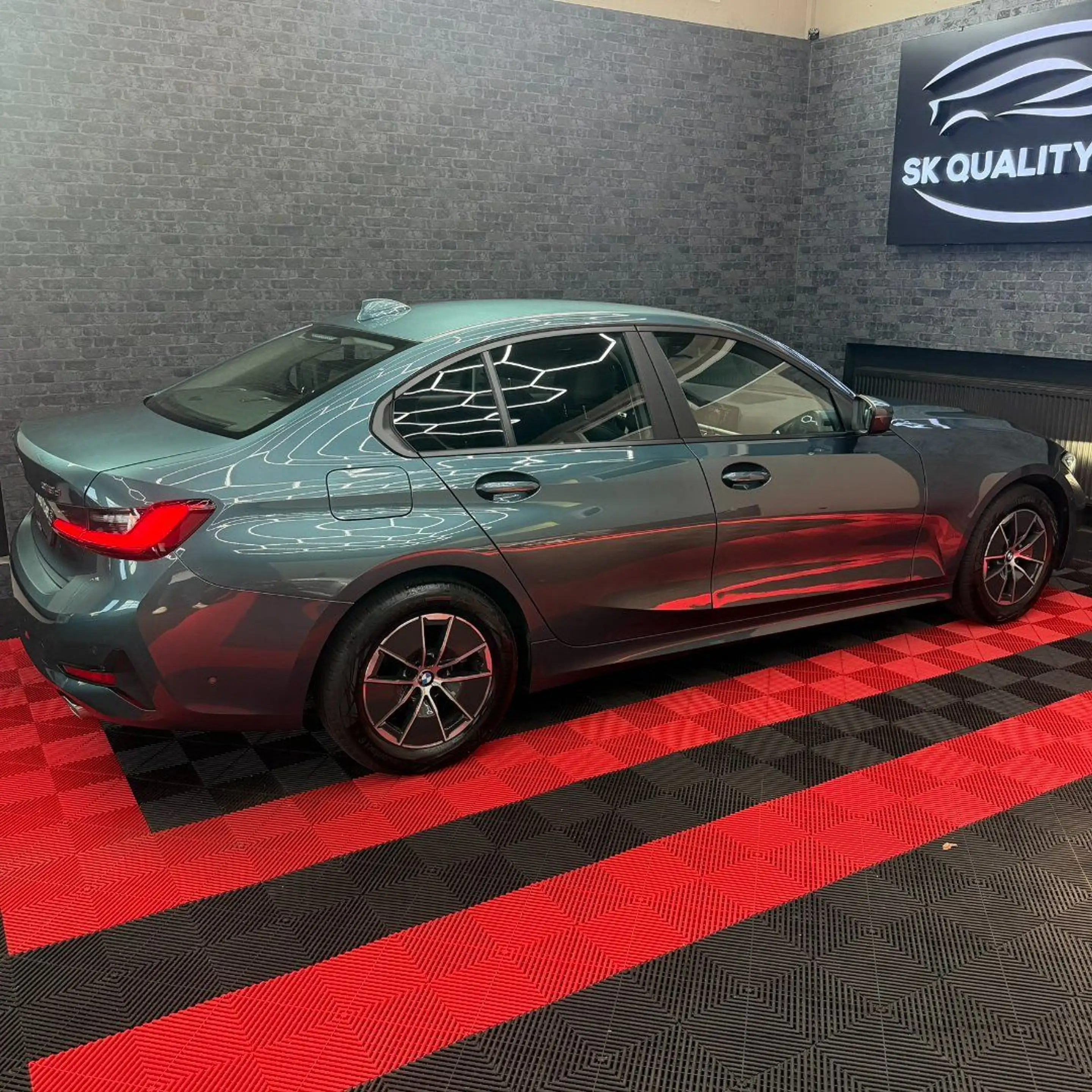 BMW 318 - 318 d — photo 12