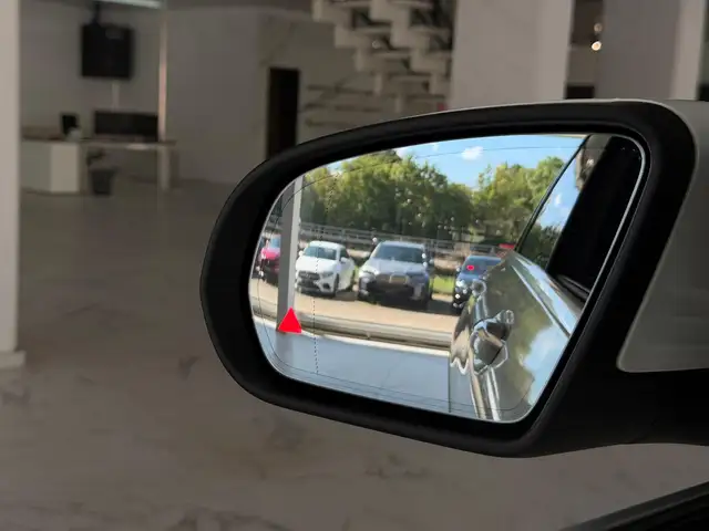 Mercedes-Benz GLC view 8