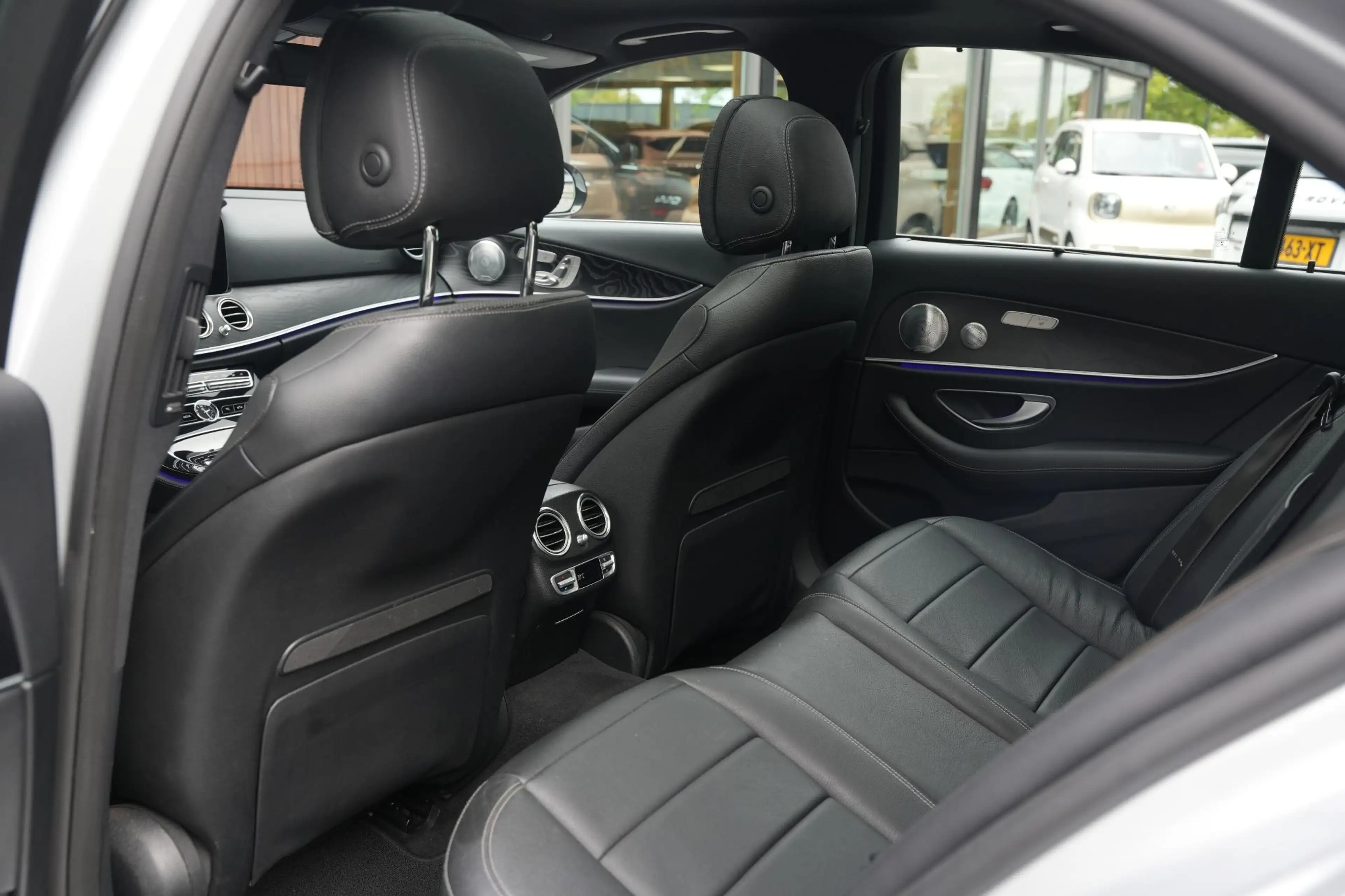 Mercedes-Benz E 400 4Matic Premium Plus AMG 333PK Airmatic Stoelkoelin — photo 27