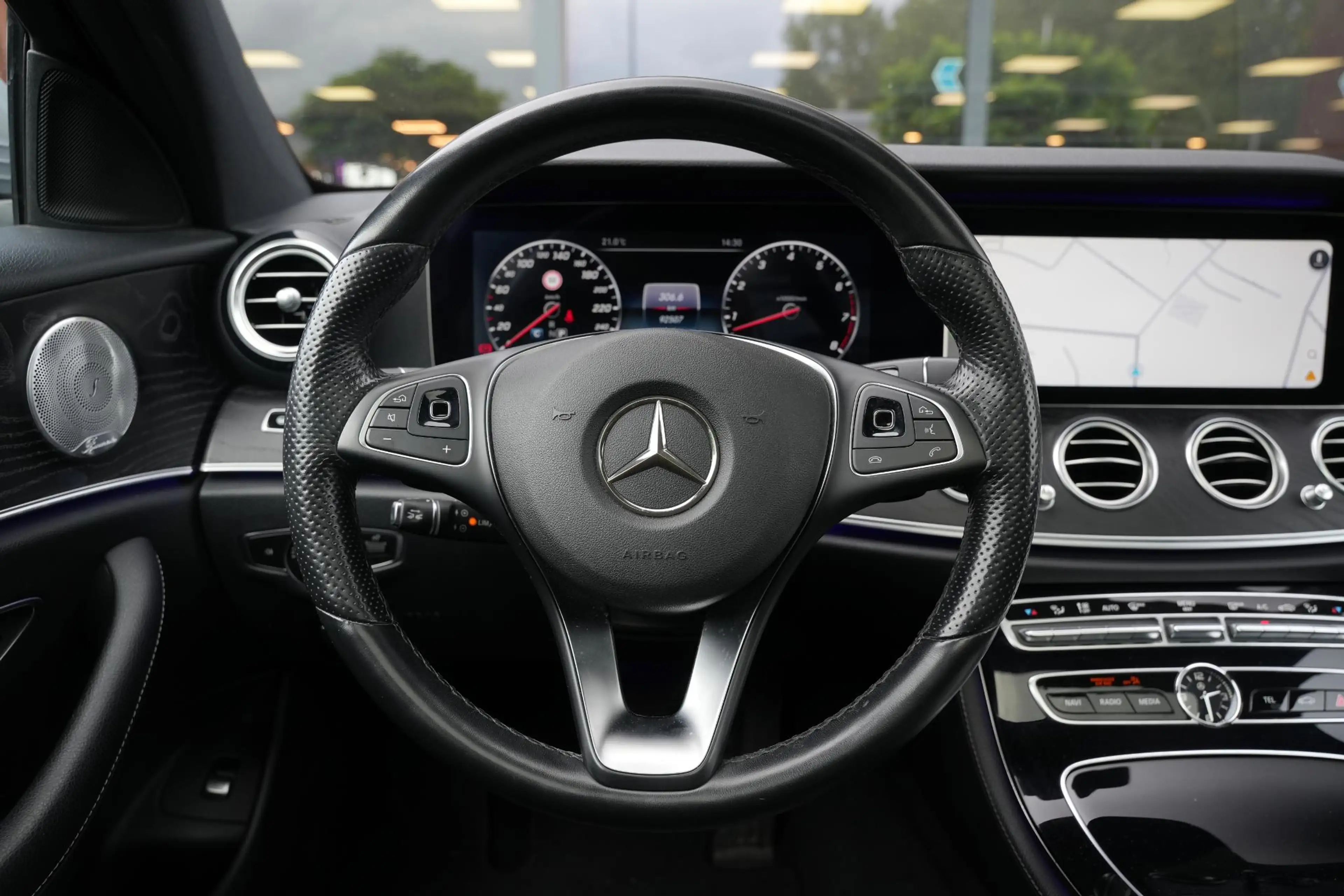 Mercedes-Benz E 400 4Matic Premium Plus AMG 333PK Airmatic Stoelkoelin — photo 8