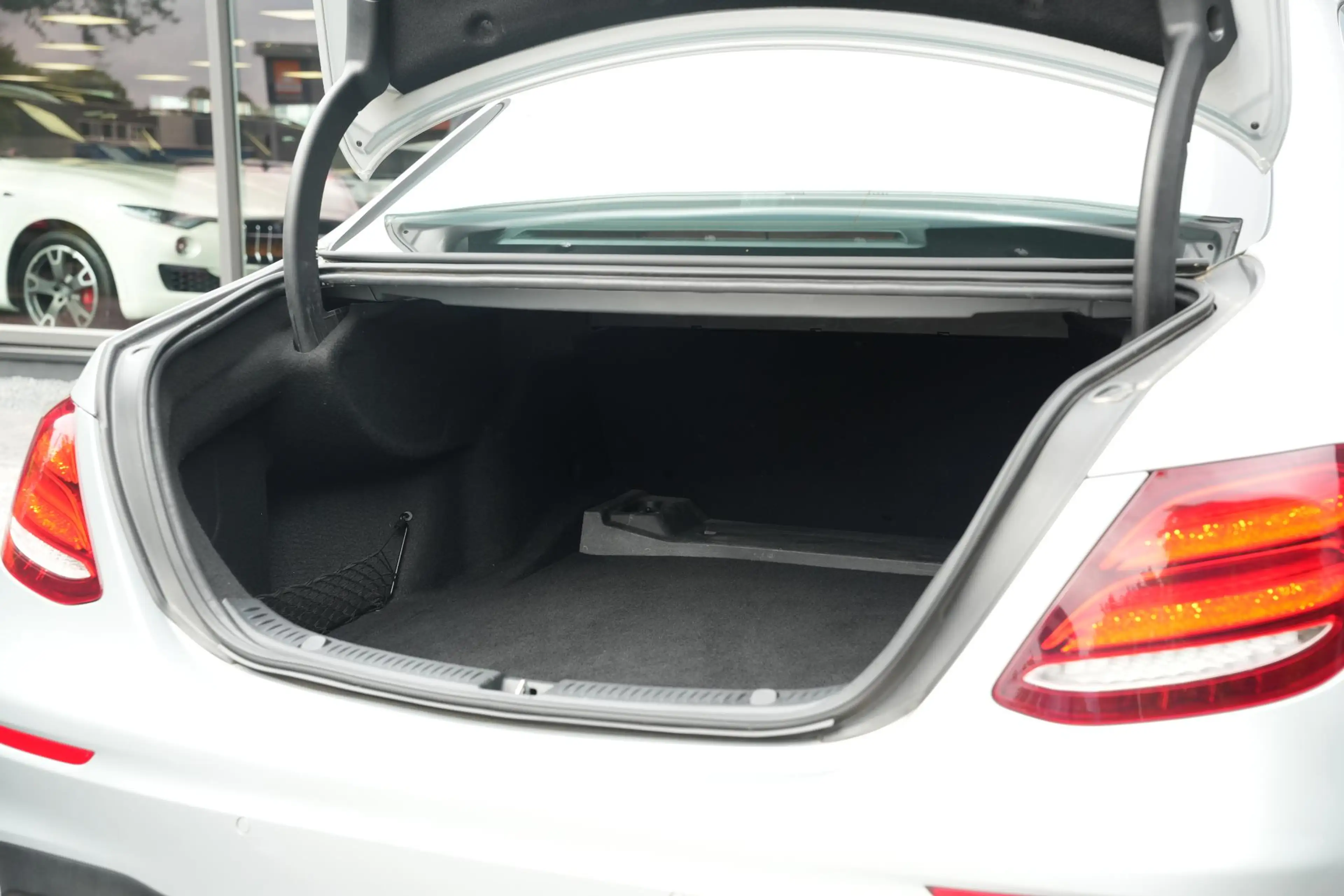 Mercedes-Benz E 400 4Matic Premium Plus AMG 333PK Airmatic Stoelkoelin — photo 12
