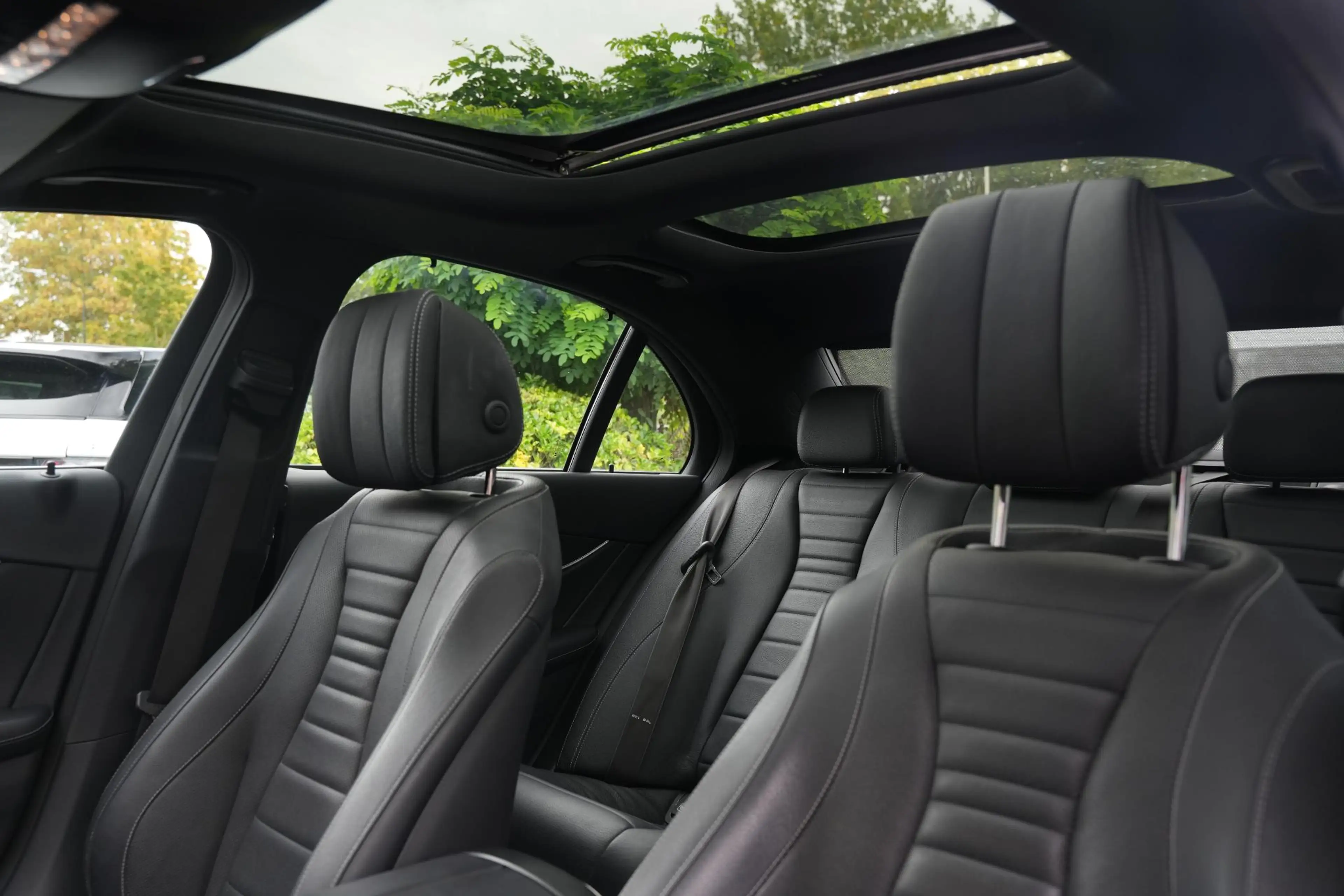 Mercedes-Benz E 400 4Matic Premium Plus AMG 333PK Airmatic Stoelkoelin — photo 45