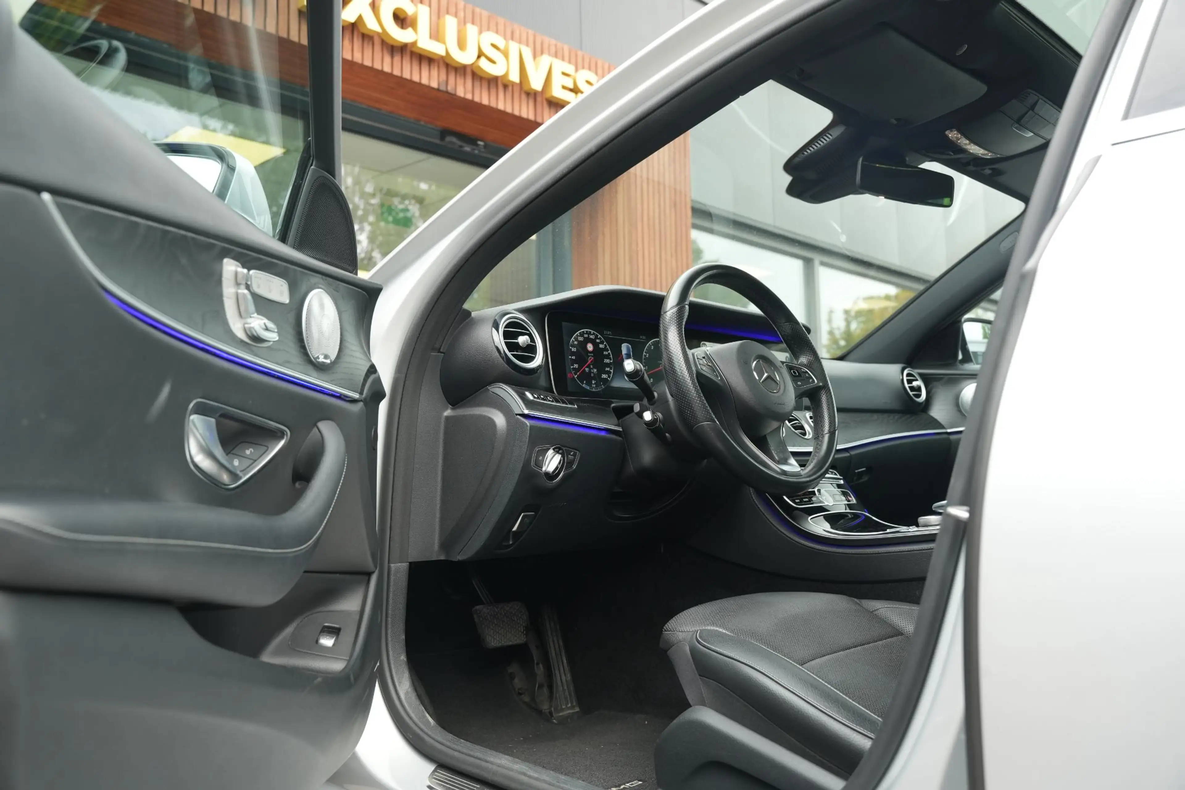 Mercedes-Benz E 400 4Matic Premium Plus AMG 333PK Airmatic Stoelkoelin — photo 32