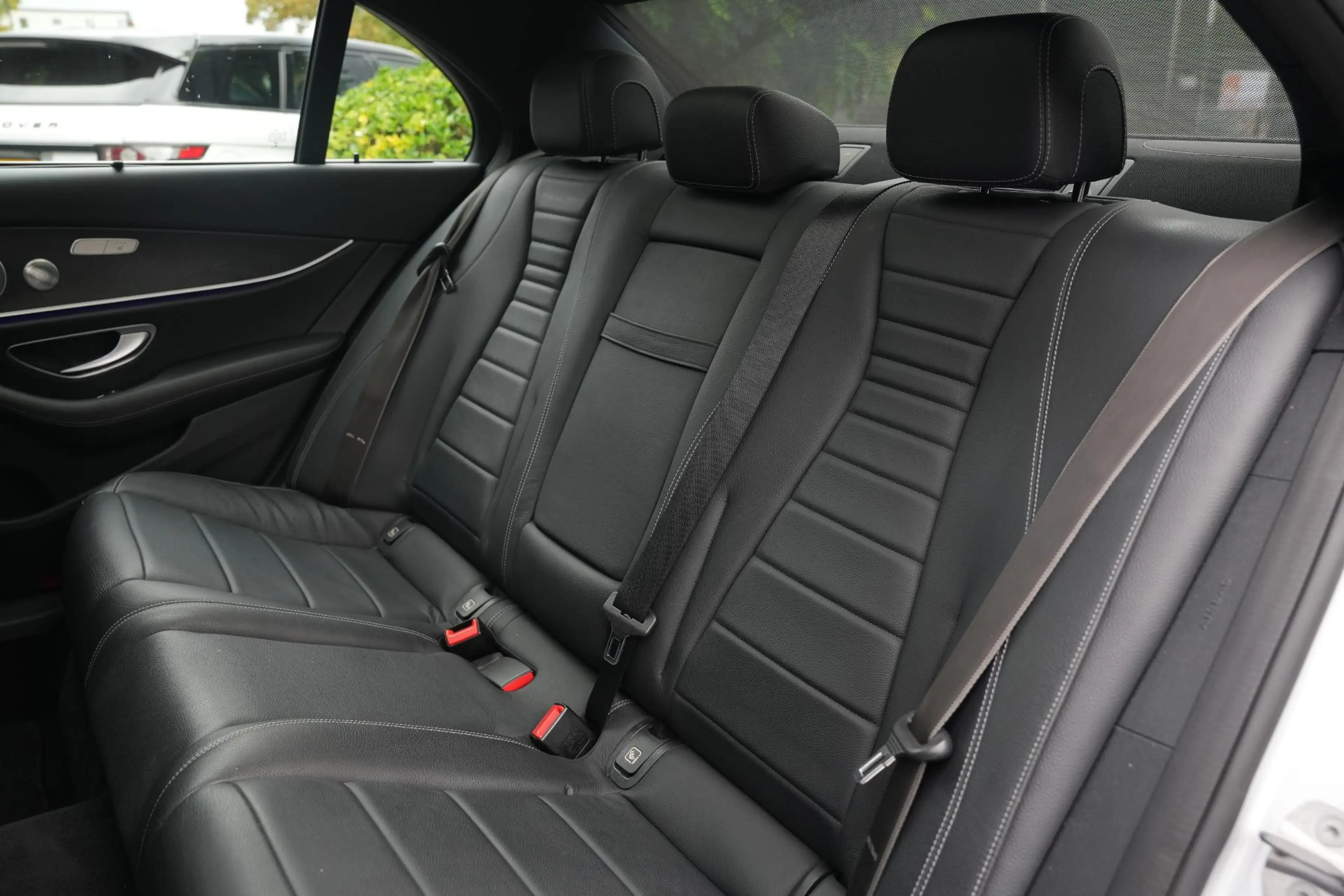 Mercedes-Benz E 400 4Matic Premium Plus AMG 333PK Airmatic Stoelkoelin — photo 6
