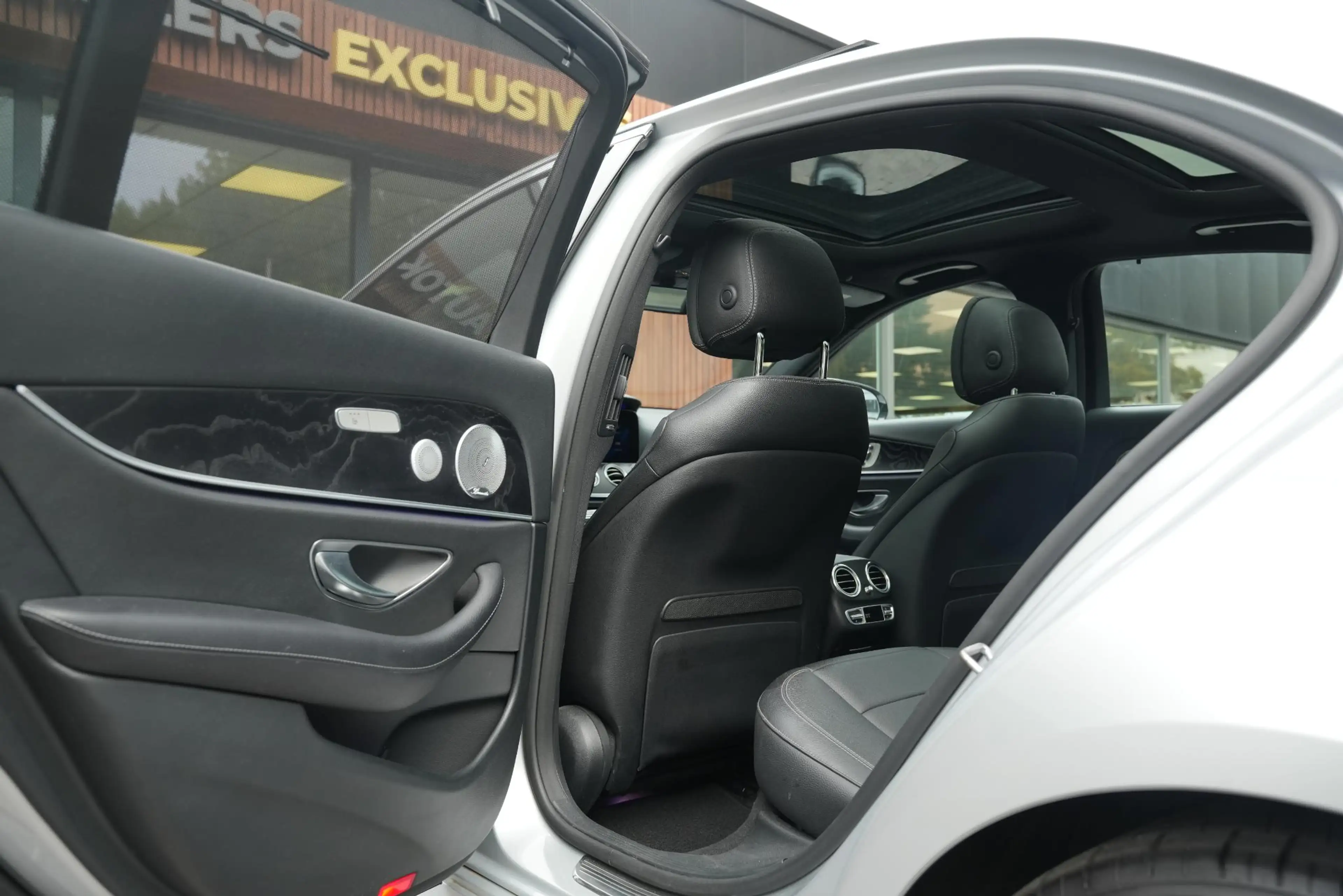 Mercedes-Benz E 400 4Matic Premium Plus AMG 333PK Airmatic Stoelkoelin — photo 28