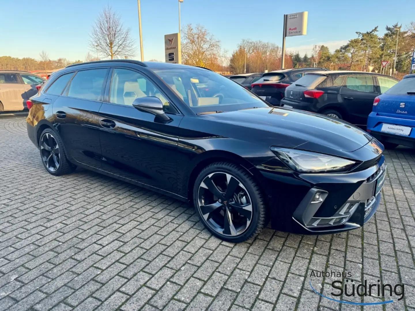CUPRA Leon Sportstourer 1,5 TSI e-Hybid DSG AHK Navi Schwarz - 2
