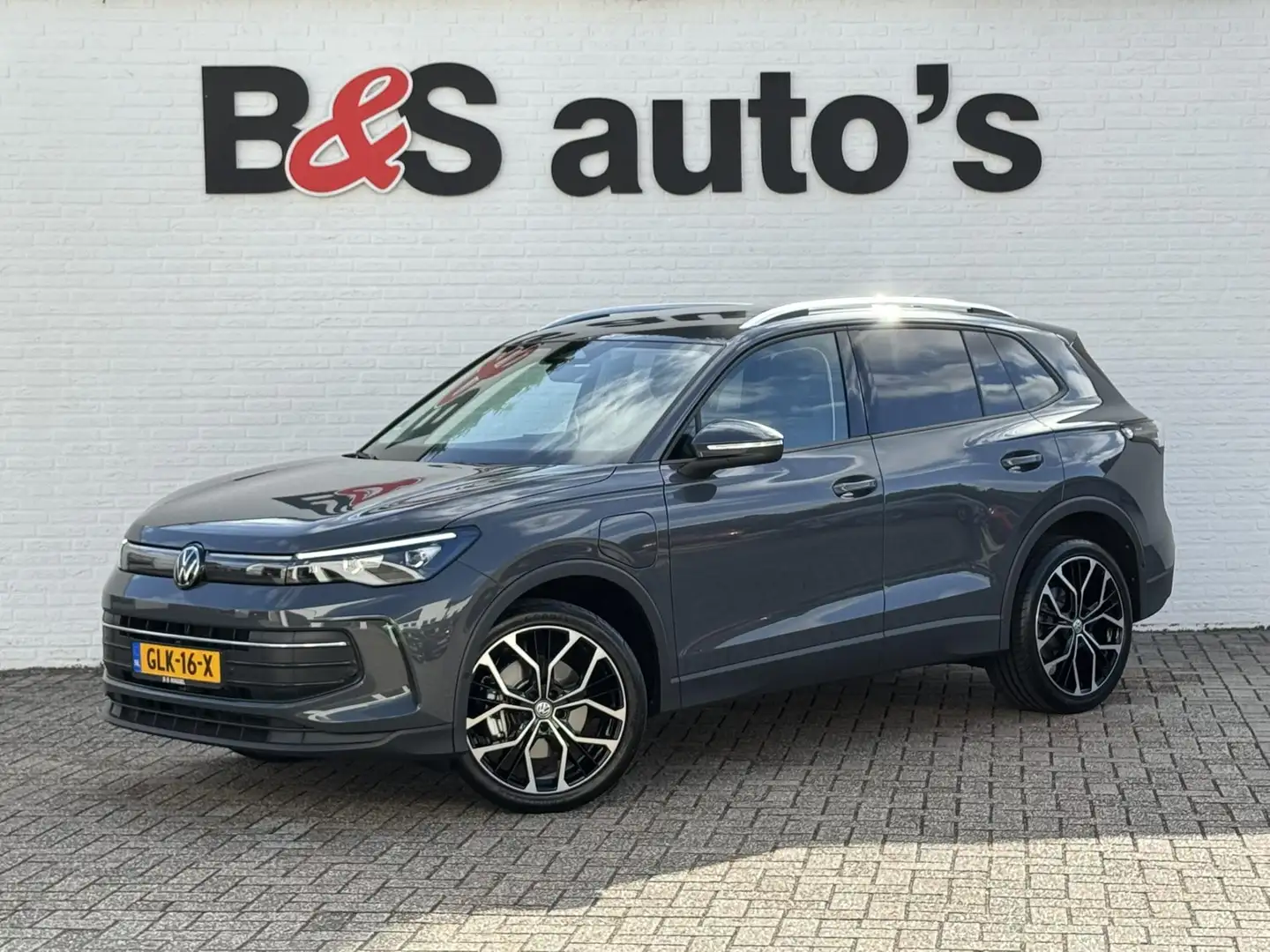 Volkswagen Tiguan 1.5 eHybrid Led Camera ACC Carplay Sfeerverlichtin Grijs - 1