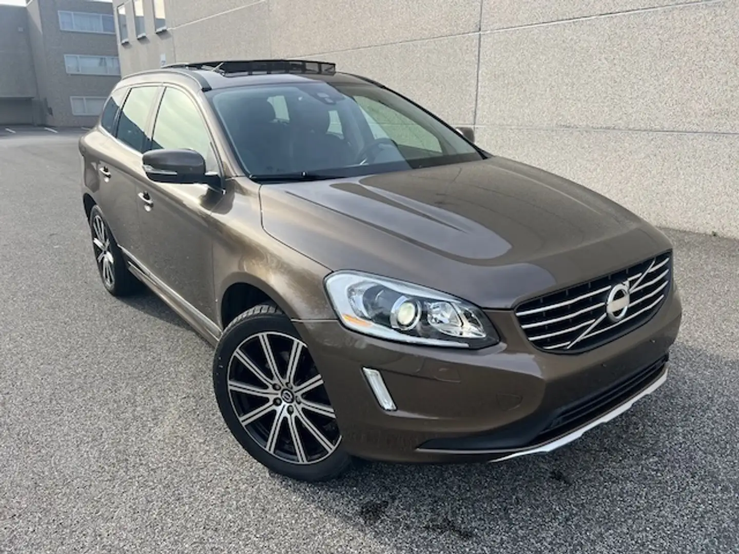Volvo XC60 2.4 D4 4WD Summum Geartronic Brown - 1