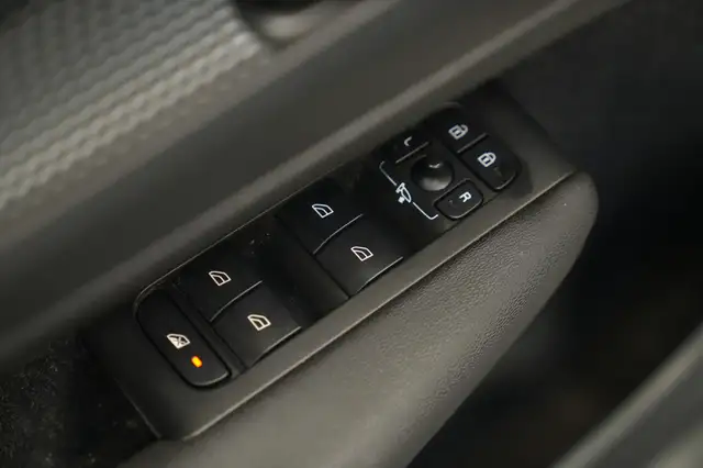 Volvo XC40 view 12
