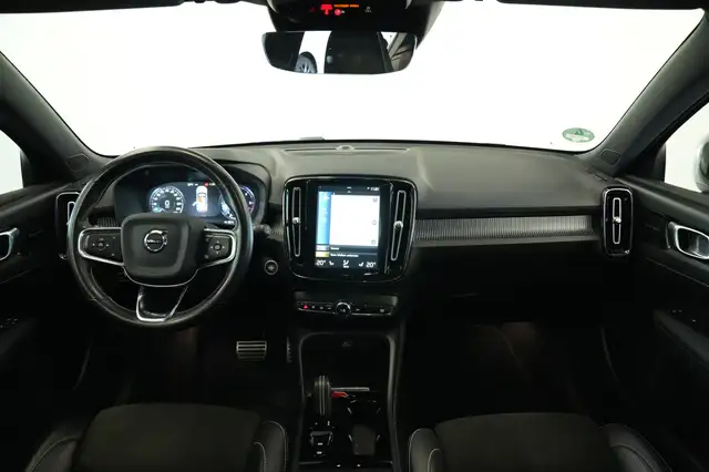 Volvo XC40 view 6