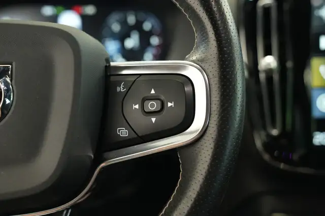 Volvo XC40 view 9
