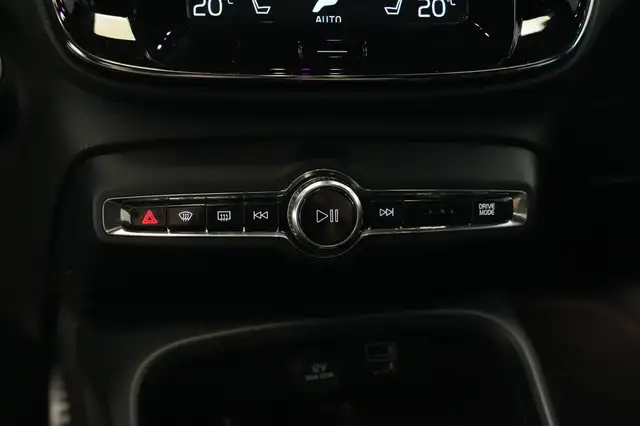 Volvo XC40 view 14