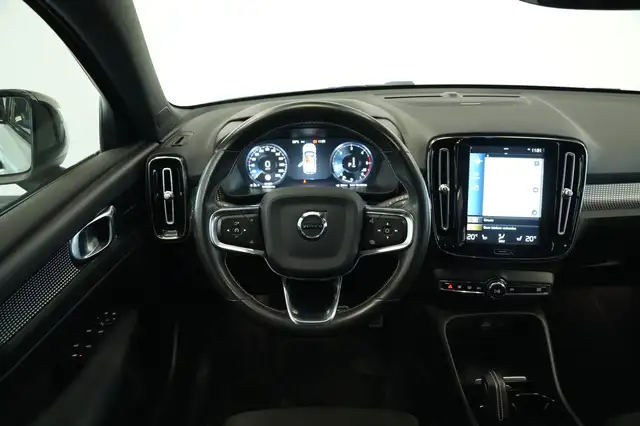 Volvo XC40 view 7