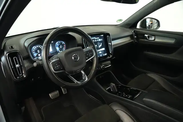 Volvo XC40 view 5