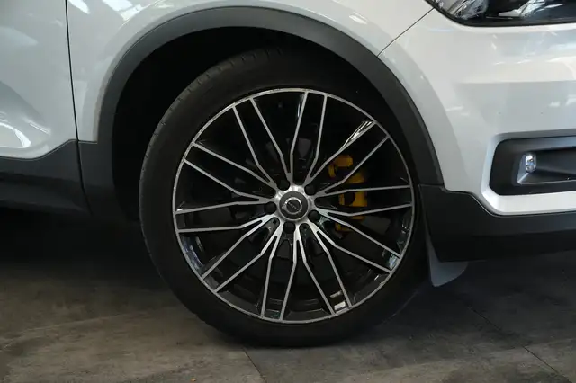 Volvo XC40 view 4