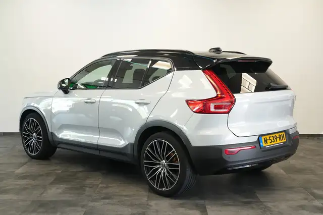 Volvo XC40 view 3