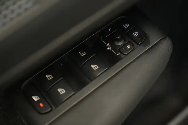 Volvo XC40 view 11