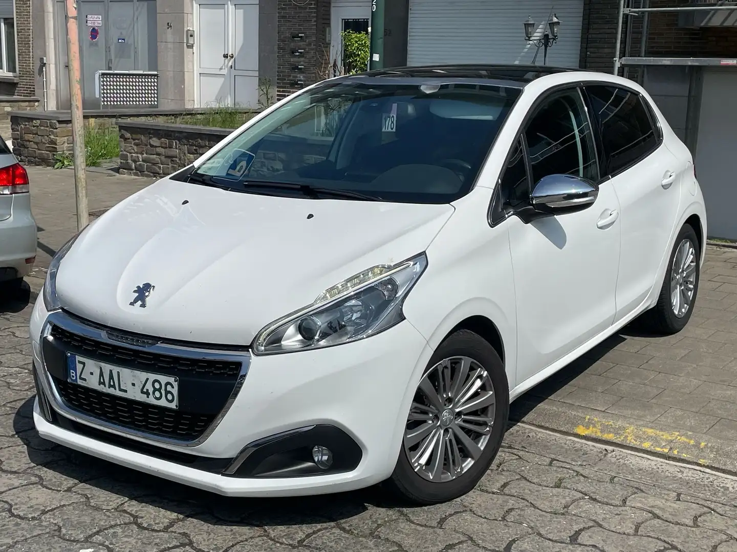 Peugeot 208 1,2  Apple CarPlay toit panoramique Wit - 1