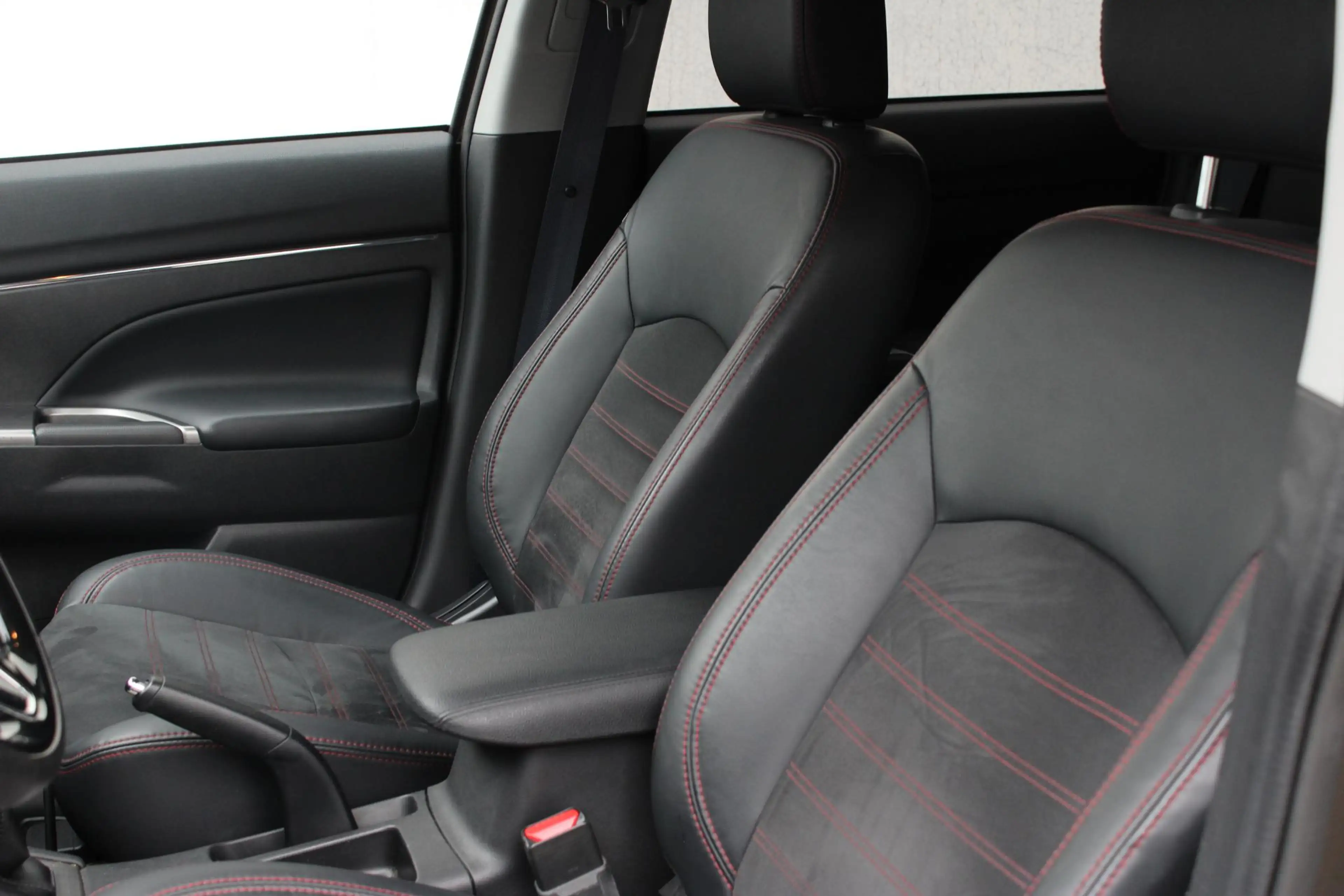 Mitsubishi ASX 1.6 Cleartec Connect Pro+ / LEDER / APPLE CARPLAY — photo 9
