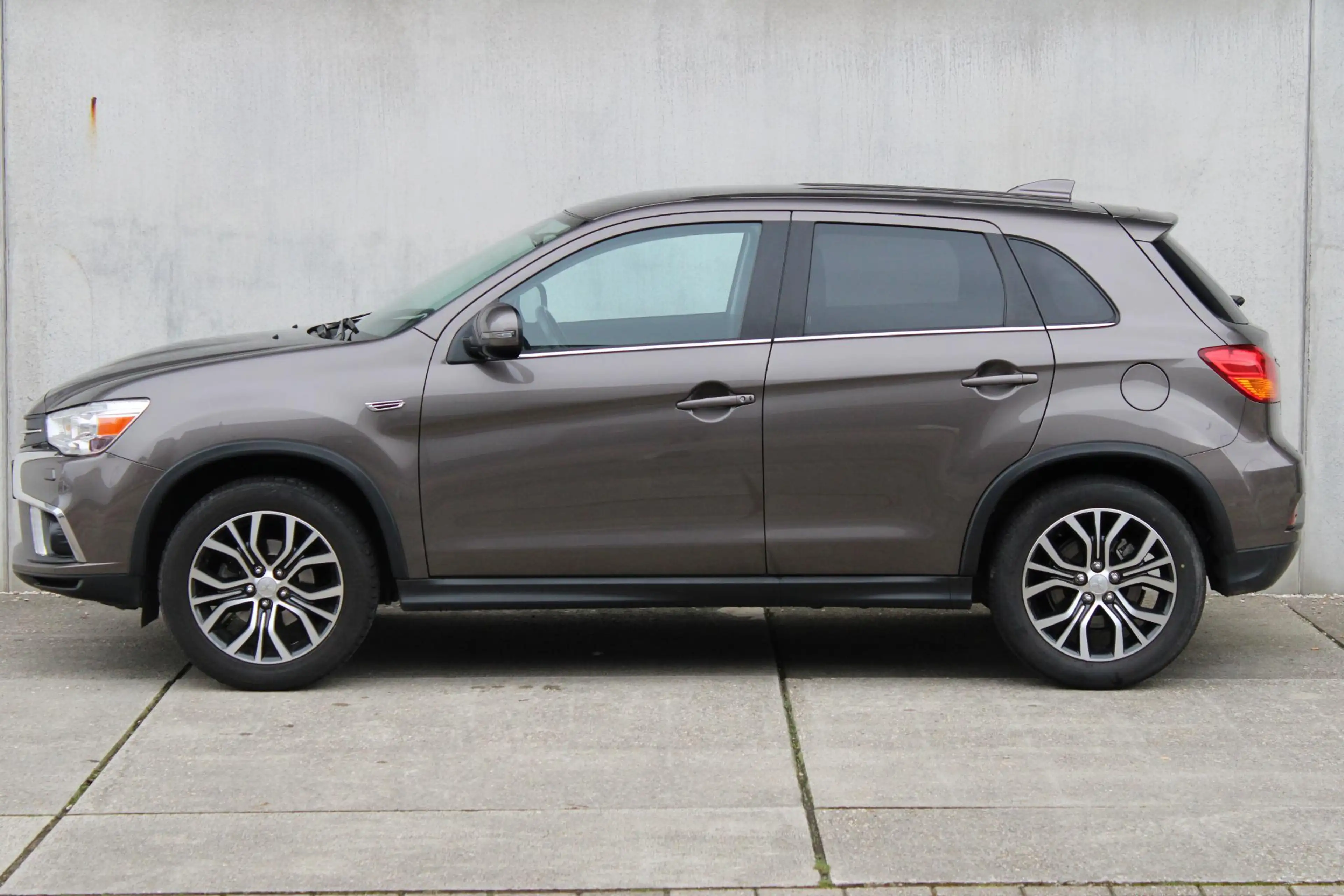 Mitsubishi ASX 1.6 Cleartec Connect Pro+ / LEDER / APPLE CARPLAY — photo 2