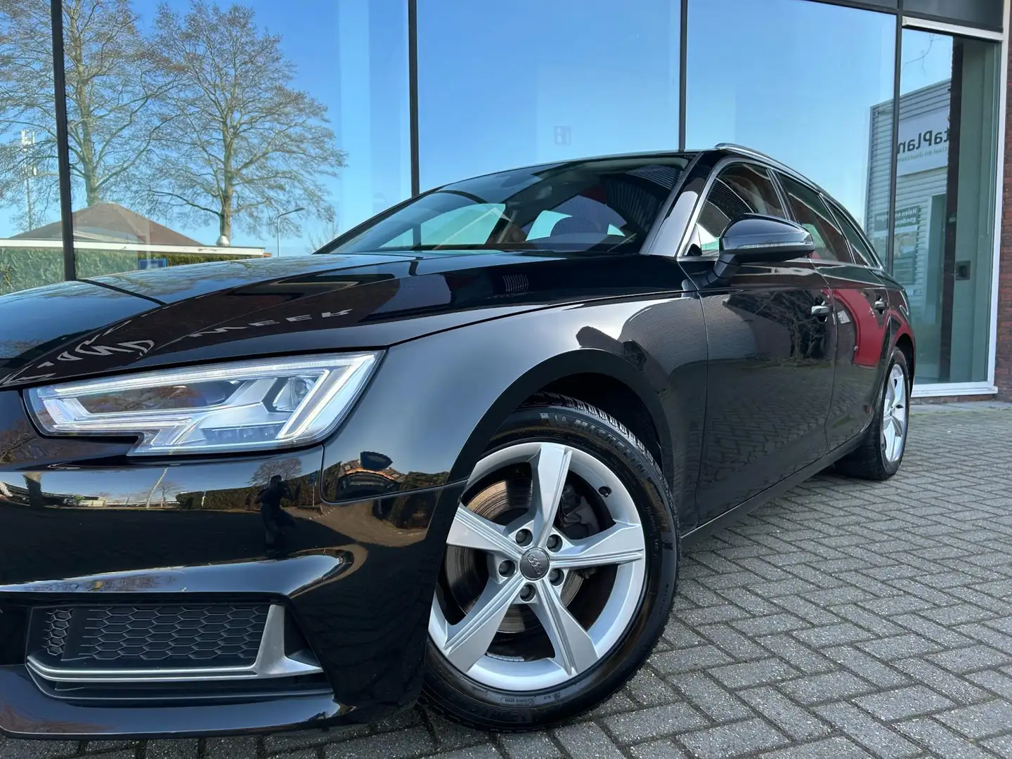 Audi A4 Avant 35 TFSI Sport Lease Edition - Navi - Parkeer Negro - 2