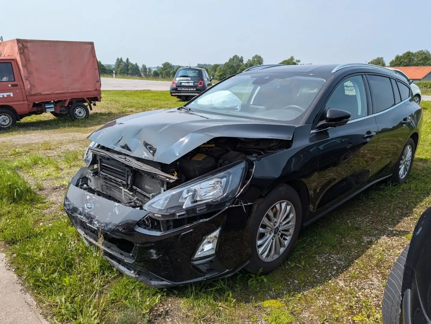Ford Focus Turnier Titanium X 1,5 Eco BlueNavi Unfall Schwarz - 1