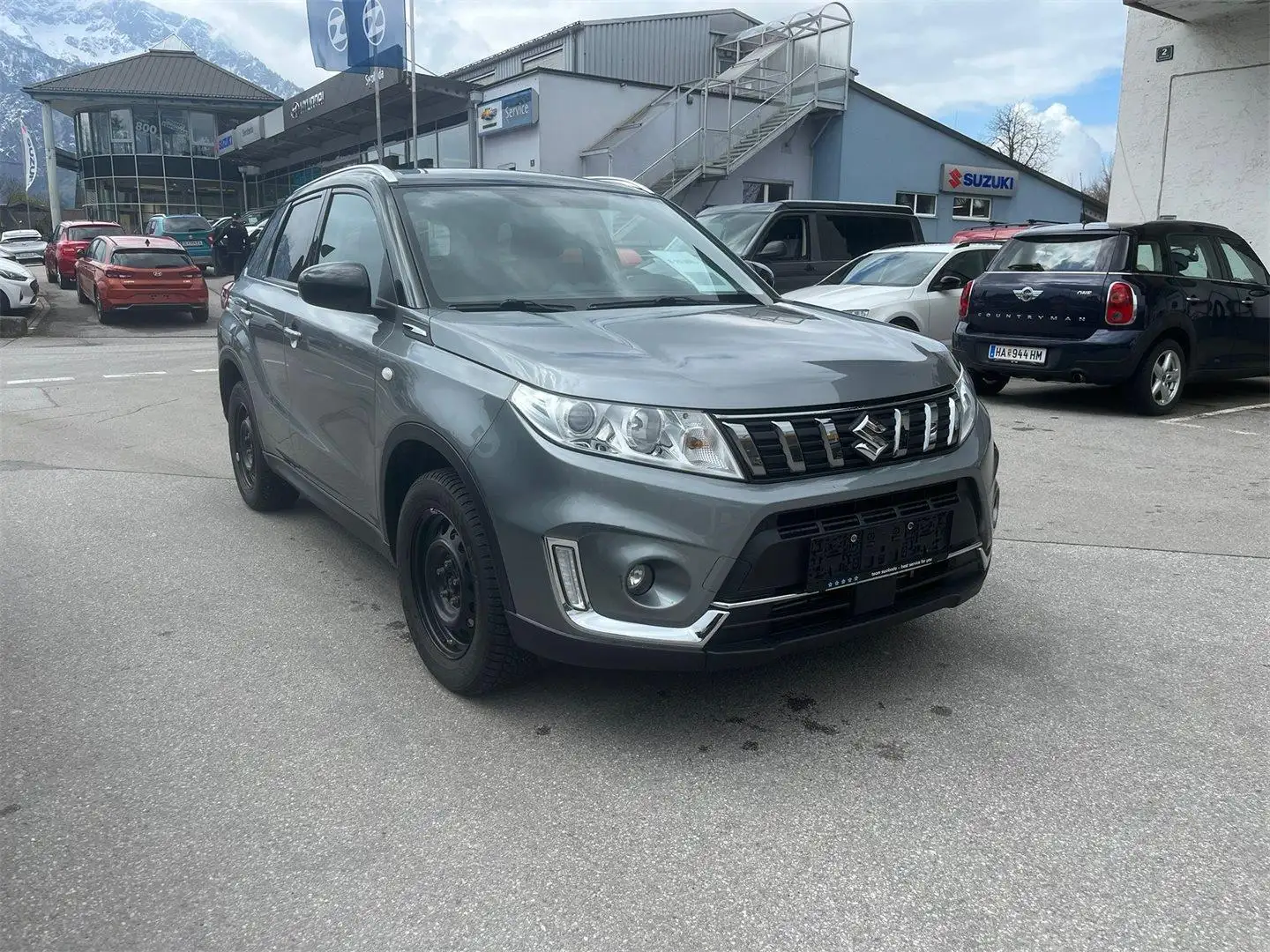 Suzuki Vitara 1,0 DITC shine Grau - 2