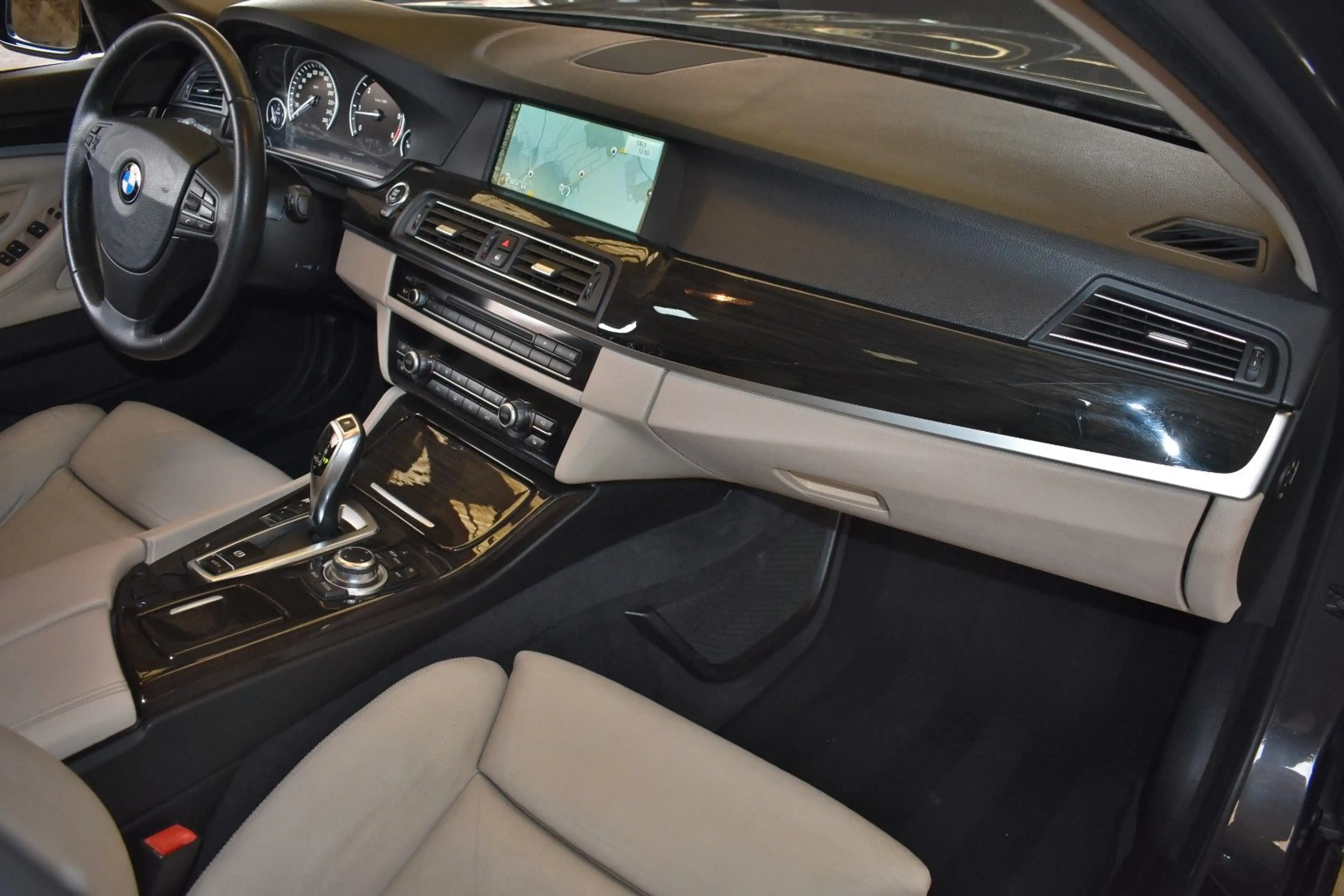 BMW 525 d BIXENON LEDER NAVI S.DACH SOFTCLOSE HUD — photo 11