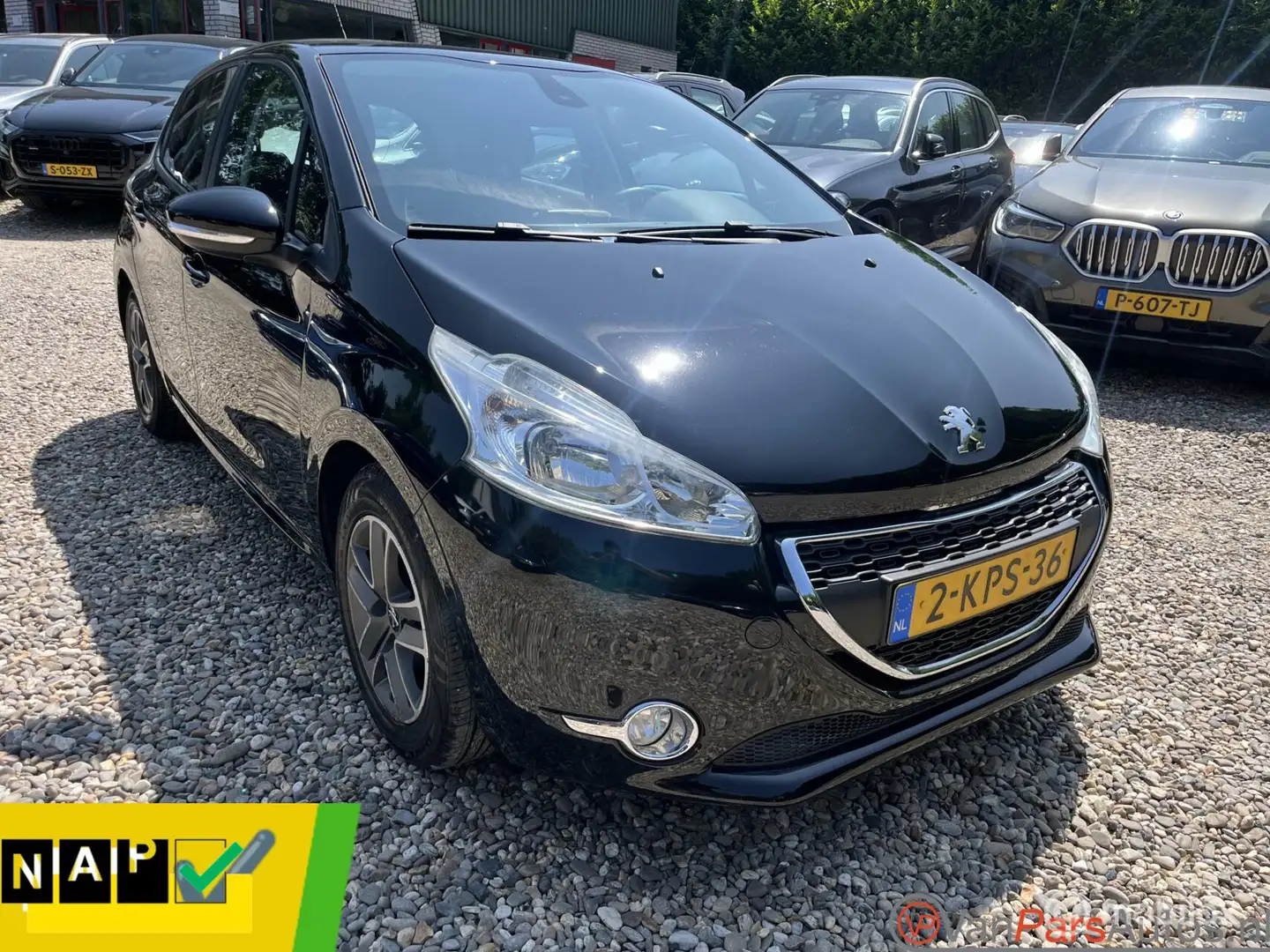 Peugeot 208 1.2 VTi Envy,Airco,5drs,p.sensor,cruise Noir - 1