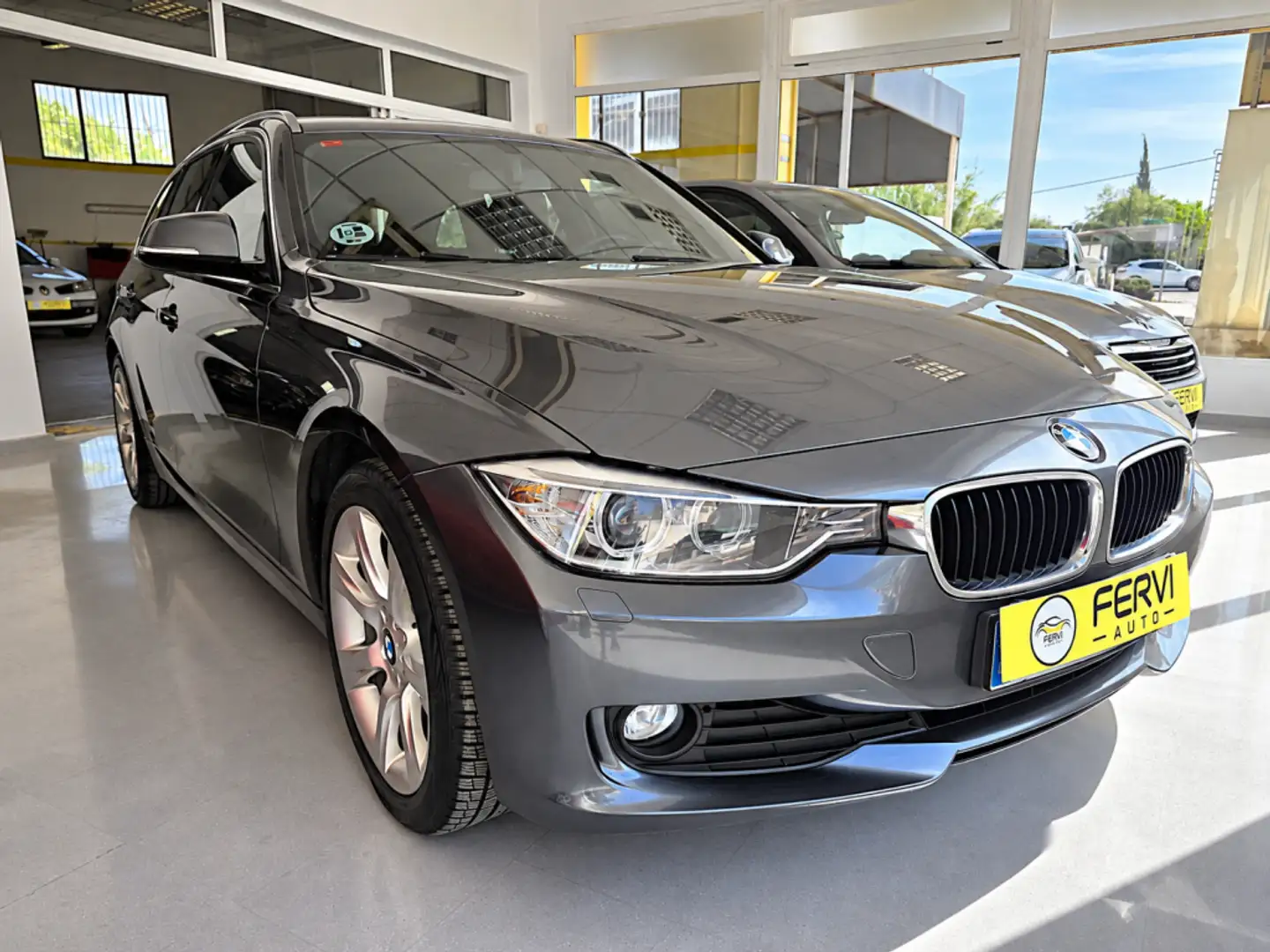 BMW BMW Serie 3 Familiar Manual de 5 Puertas Gris - 1