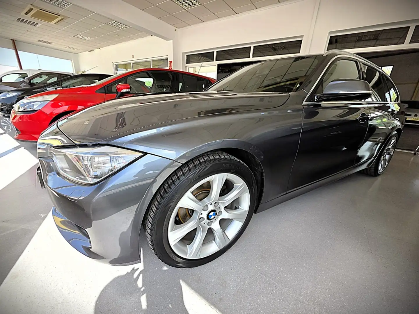 BMW BMW Serie 3 Familiar Manual de 5 Puertas Gris - 2
