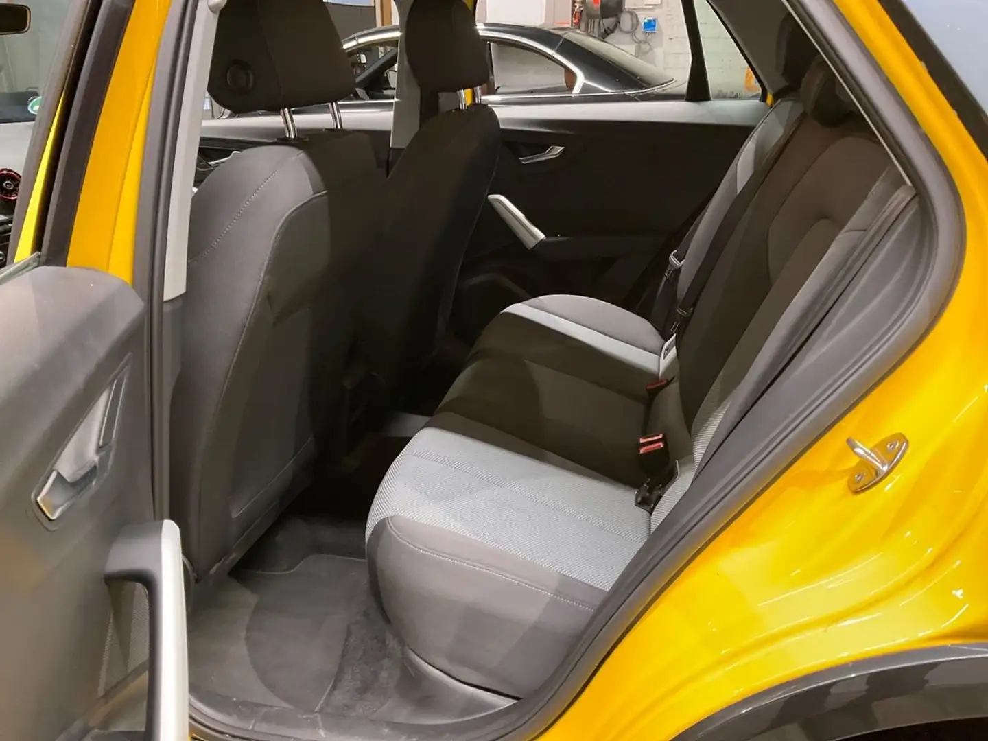 Audi Q2 Q2 30 TFSI design Jaune - 2