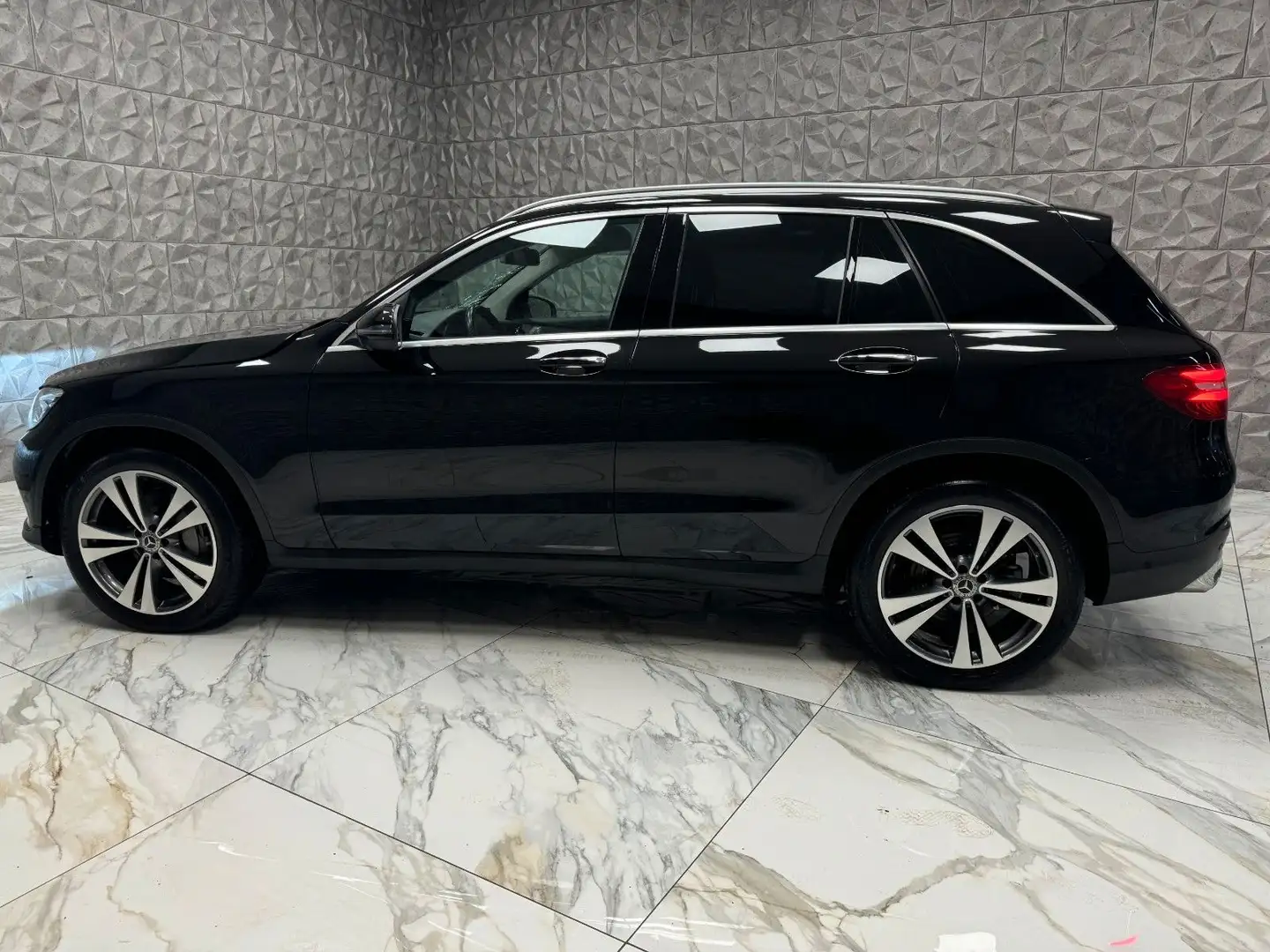 Mercedes-Benz GLC 250 d 4MATIC *Burmester-Volleder-360 Grad* Schwarz - 2