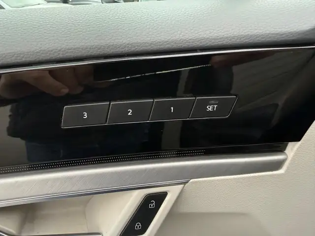 Volkswagen Touareg view 16