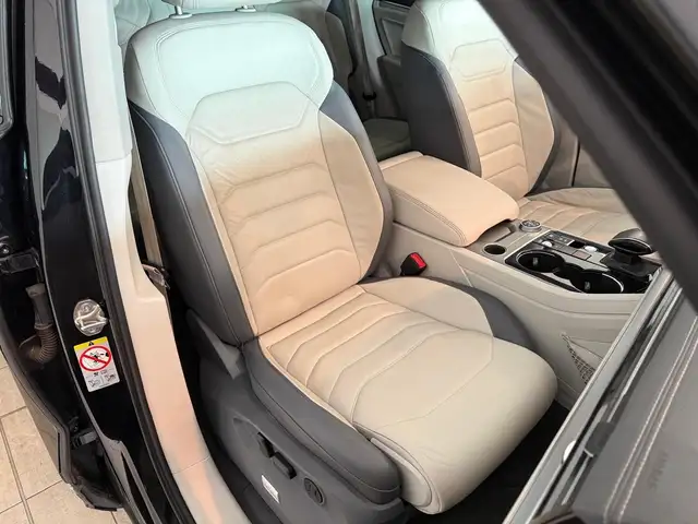 Volkswagen Touareg view 11