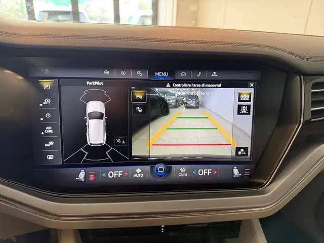 Volkswagen Touareg view 13