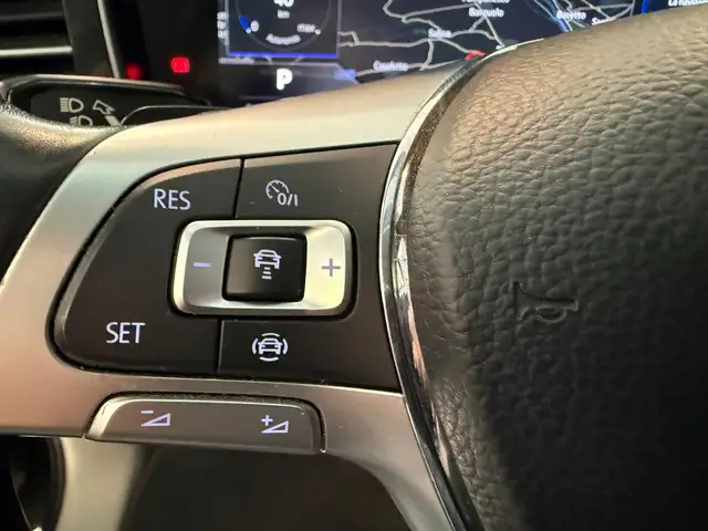 Volkswagen Touareg view 19