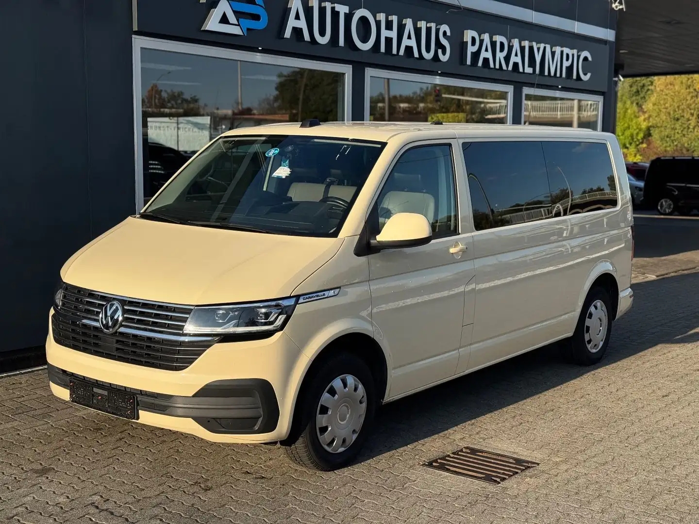 Volkswagen T6 Caravelle T6.1 Caravelle lang 2.0 TDI DSG *LED*TAXI*9-SITZ Gelb - 1
