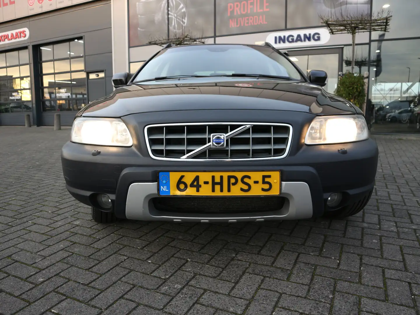 Volvo XC70 2.5 T Momentum AWD TREKHAAK AUTOMAAT APK 08-2026 Noir - 2
