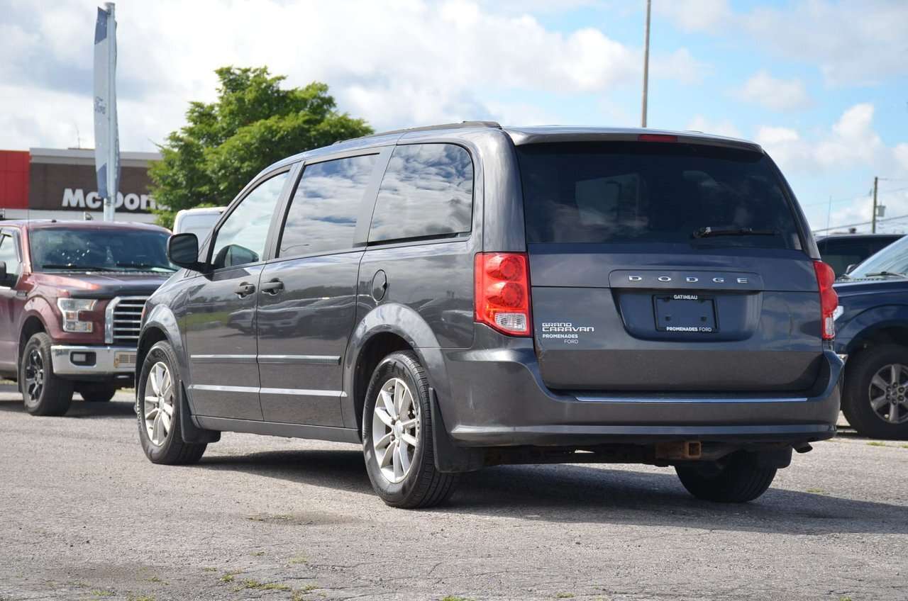 2016 Dodge Grand Caravan Canada Value Package CLEAN CARFAX, LOW MILEAGE / A — снимка 1