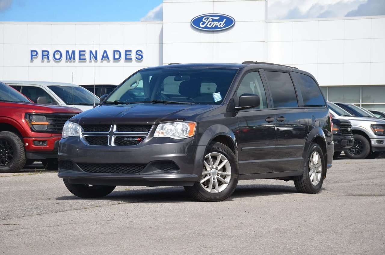 2016 Dodge Grand Caravan Canada Value Package CLEAN CARFAX, LOW MILEAGE / A — снимка 1