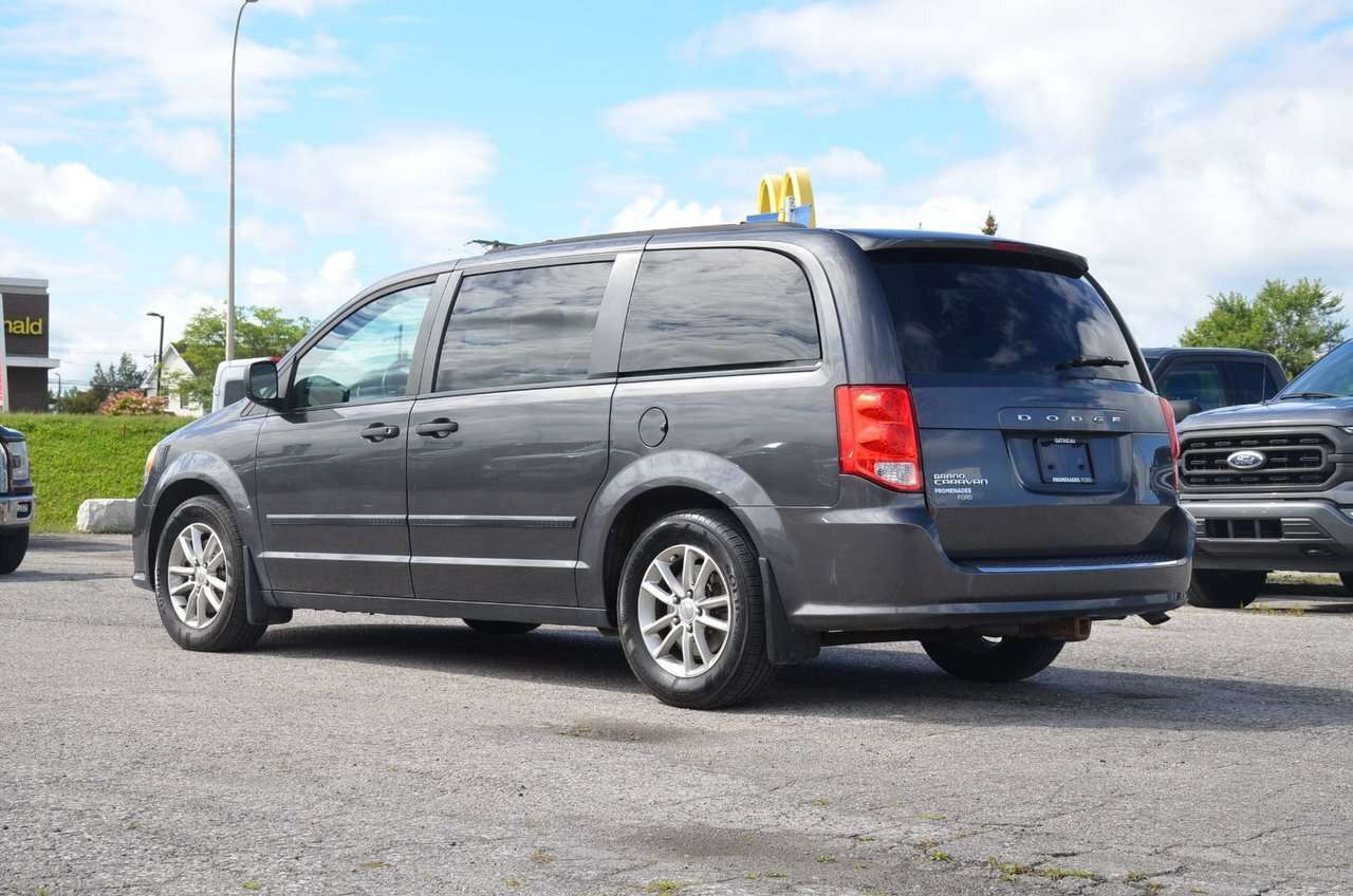 2016 Dodge Grand Caravan Canada Value Package CLEAN CARFAX, LOW MILEAGE / A — снимка 1