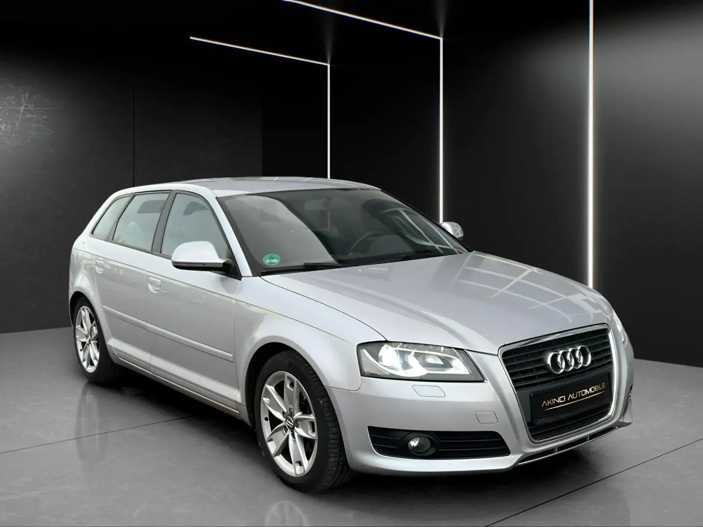 Audi A3 Sportback 2.0 TDI *Automatik*Standheiz.*BiXenon Silber - 1