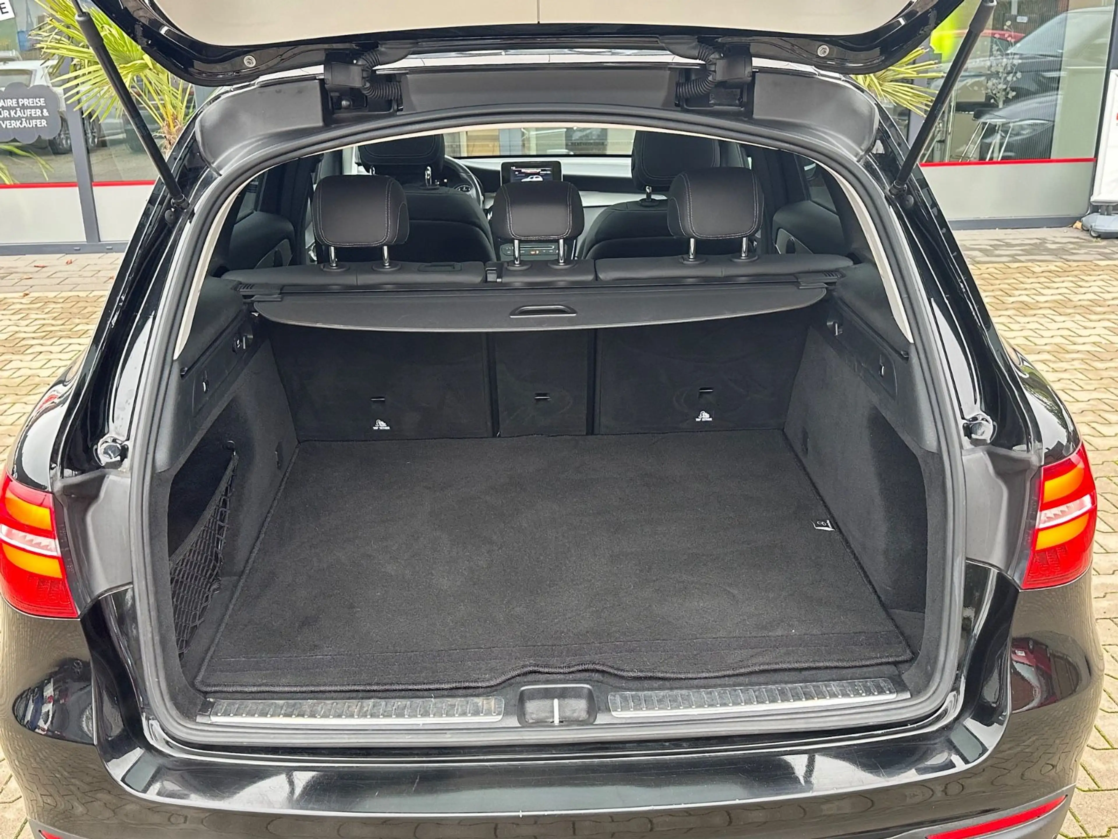 Mercedes-Benz GLC 250 4MATIC Autom. *PANORAMA*KAMERA*LEDER — photo 8