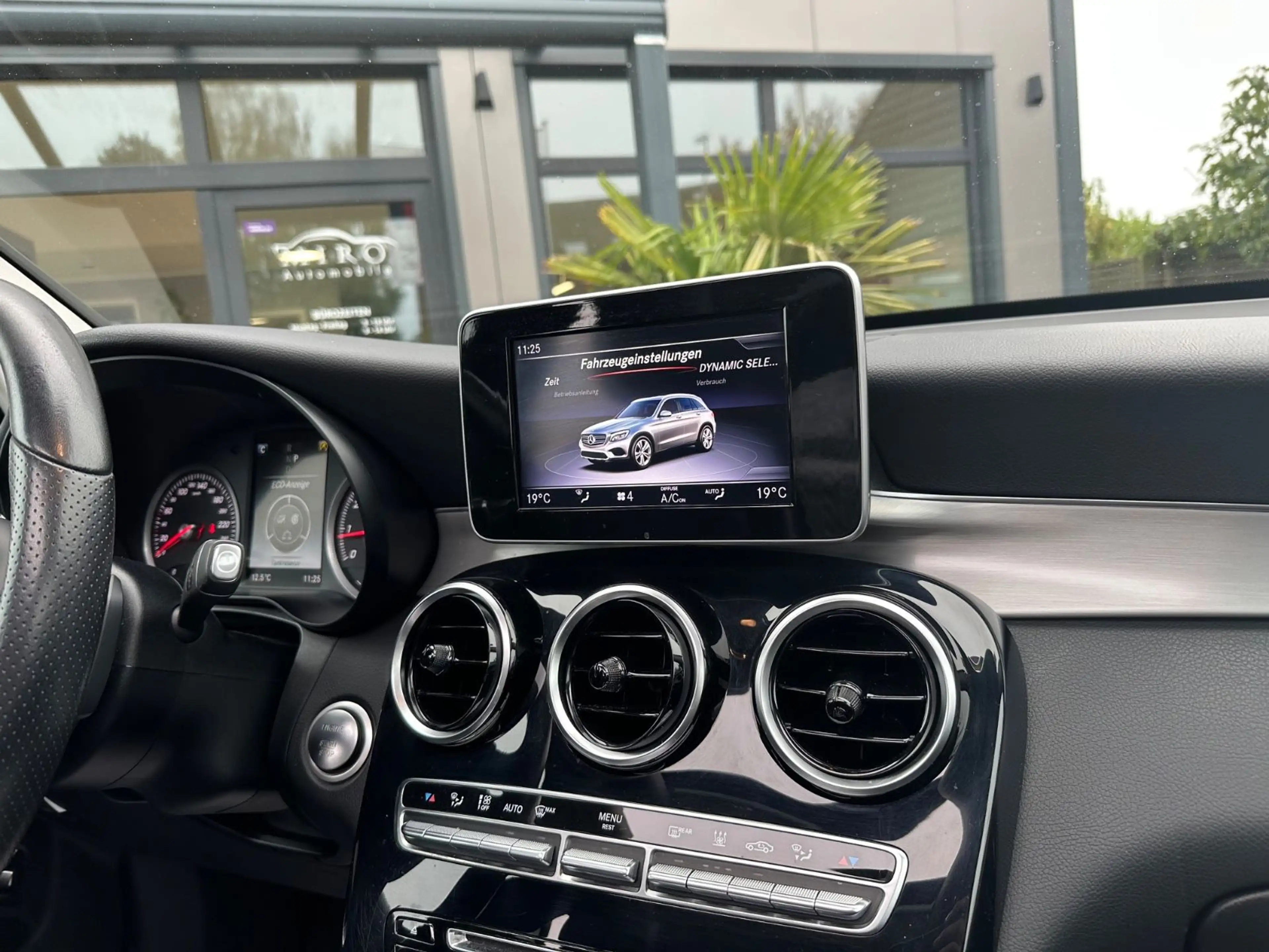 Mercedes-Benz GLC 250 4MATIC Autom. *PANORAMA*KAMERA*LEDER — photo 18