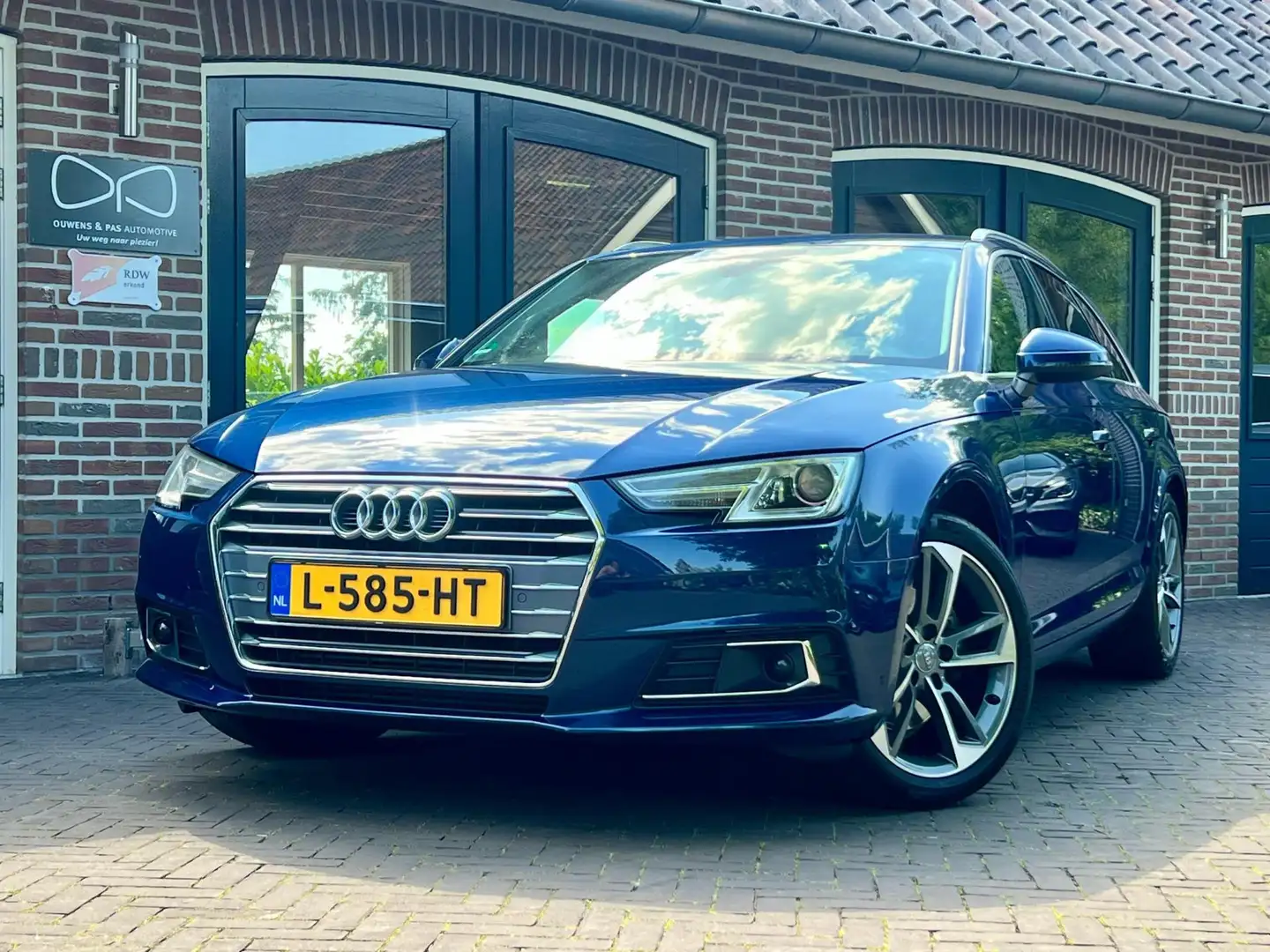 Audi A4 Avant 2.0 TFSI MHEV Design Pro Line Plus | VIRTUAL Blauw - 1