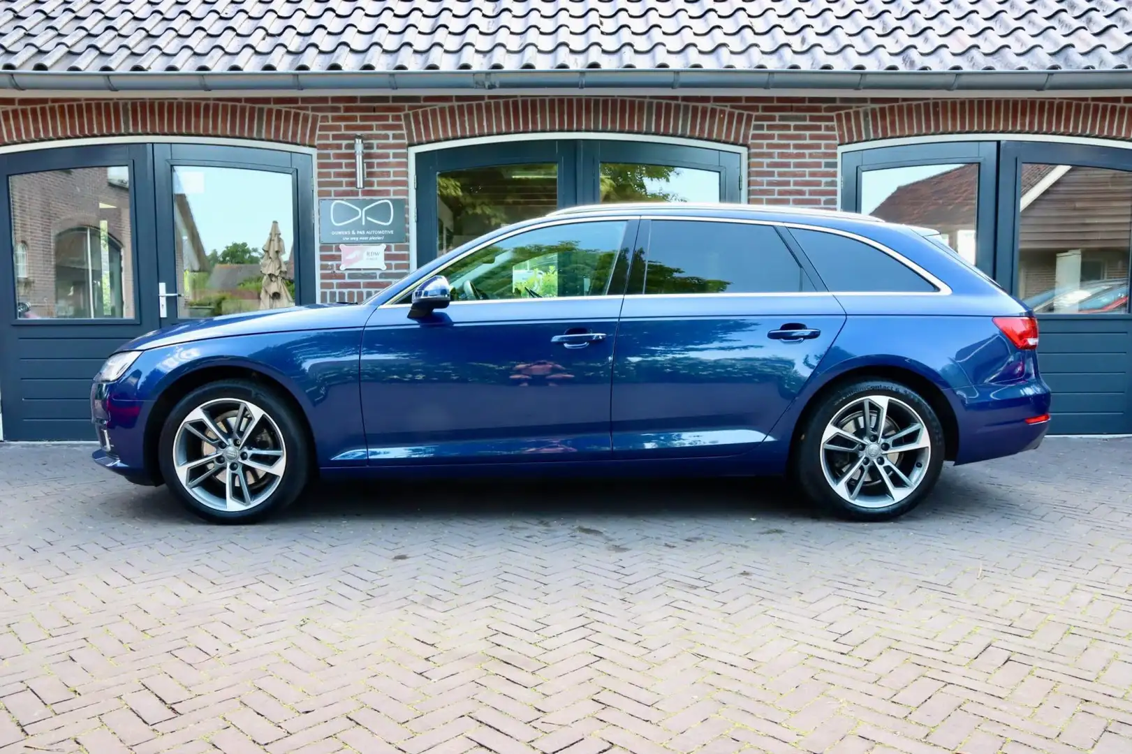 Audi A4 Avant 2.0 TFSI MHEV Design Pro Line Plus | VIRTUAL Blauw - 2