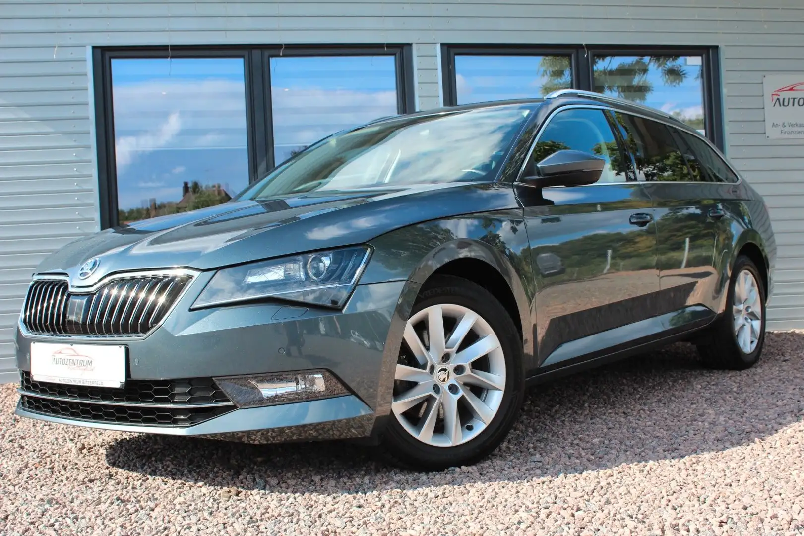 Skoda Superb Combi Ambition*Service Neu*HU/AU Neu* Gris - 2