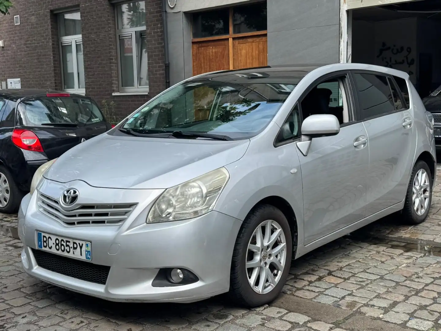 Toyota Verso 2.0 D-4D Sol 5pl. DPF Gris - 1