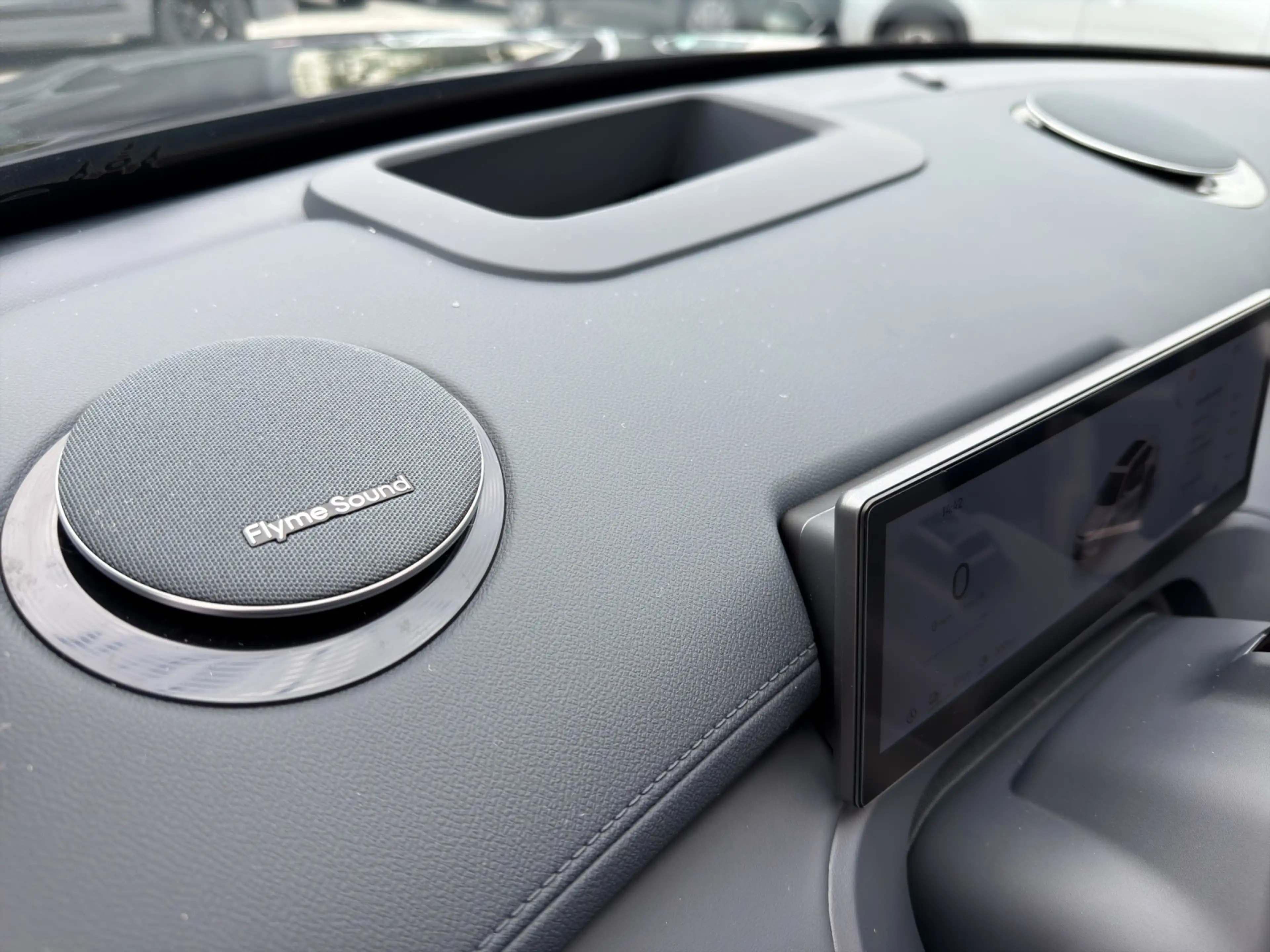 Geely Starray EM-i Max+ — photo 15
